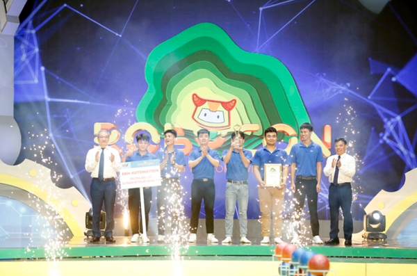 Vinh danh những nhà vô địch tại lễ trao giải Robocon Việt Nam 2024